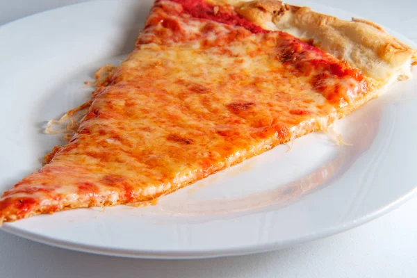 New York-i egyszerű szelet pizza — Stock Fotó