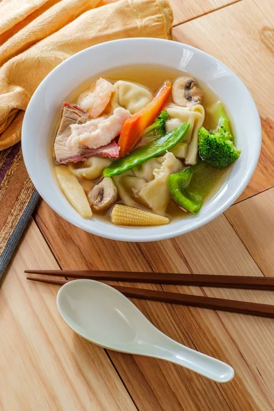 Subgum chinois Wonton Soupe — Photo