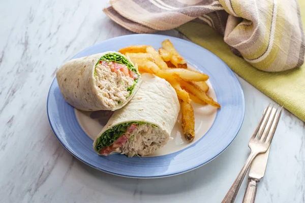 Сэндвич с салатом из тунца — стоковое фото