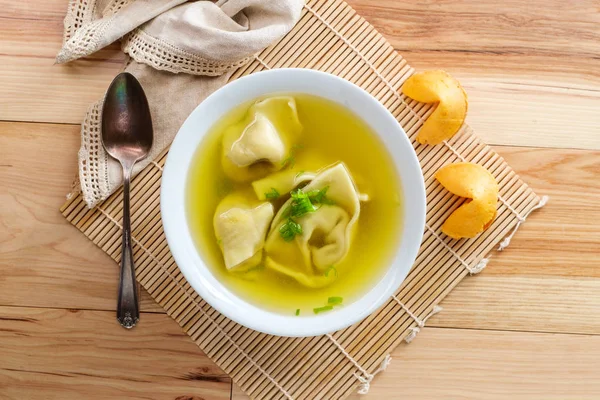 Sopa de wonton chinês — Fotografia de Stock