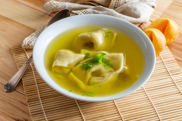 Sopa de wonton chinês — Fotografia de Stock