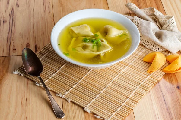 Sopa de wonton chinês — Fotografia de Stock