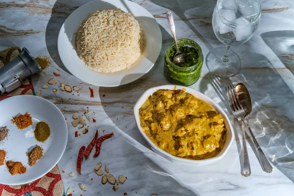Authentic Indian Almond Chicken Korma Curry Dinner Basmati Rice Green — Stock Photo, Image