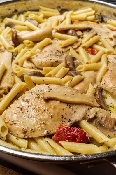 Cooking Creamy Italian Chicken Marsala King Oyster Mushrooms Sundried Tomatoes — Stock Photo, Image