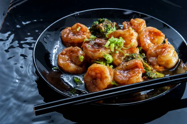 Gamberetti Cinesi Con Broccoli Salsa Ostriche All Aglio Con Illuminazione — Foto Stock