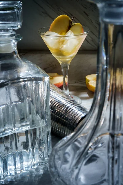 Gin Appletini Cocktail Martini Glass Ice Sliced Apple Garnish — Stock Photo, Image