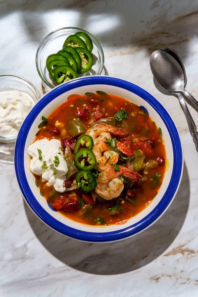 Bol Chaud Épicé Chili Con Carne Aux Crevettes Jalapeno Crème — Photo