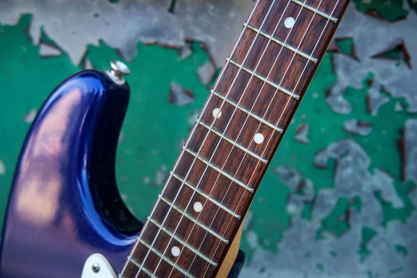 Blue Electric Guitar Grunge Green Background — Stock Photo, Image