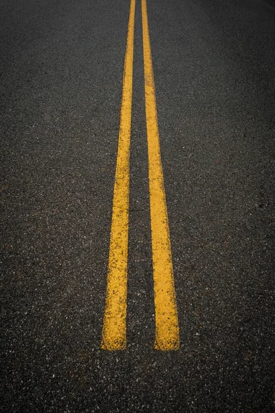 Double Yellow Lines Highway Summer Sunlight — Stock Photo, Image