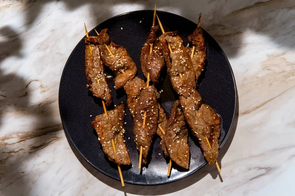 Корейський Яловичина Bbq Bulgogi Kebab Satay Кунжутом Насіння — стокове фото