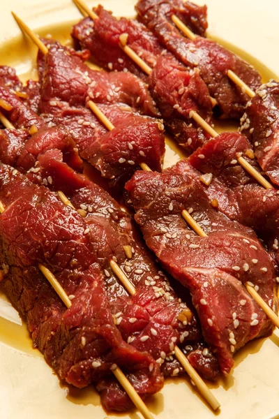 Brochettes Kebab Bulgogi Bœuf Barbecue Coréen Marinant Cru Aux Graines — Photo