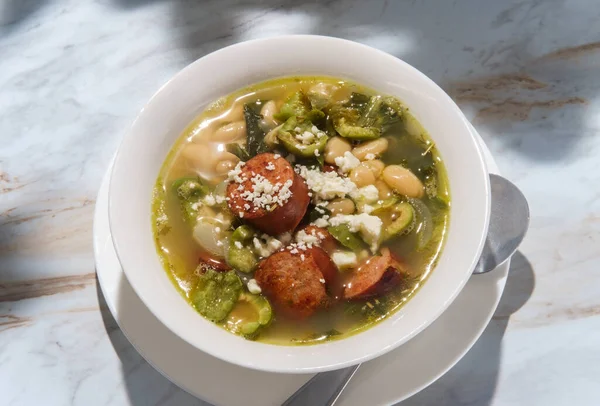 Méditerranéen Vert Castelvetrano Escarole Navy Haricot Saucisse Soupe — Photo