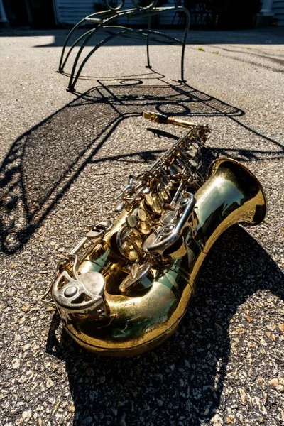 Venkovní Jazz Zábava Hudební Nástroj Saxofon Grungy Ulice Pozadí — Stock fotografie