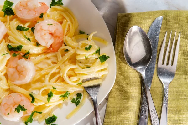 Italian Fettuccine Alfredo Shrimp Salad Glass White Wine — Stock Photo, Image