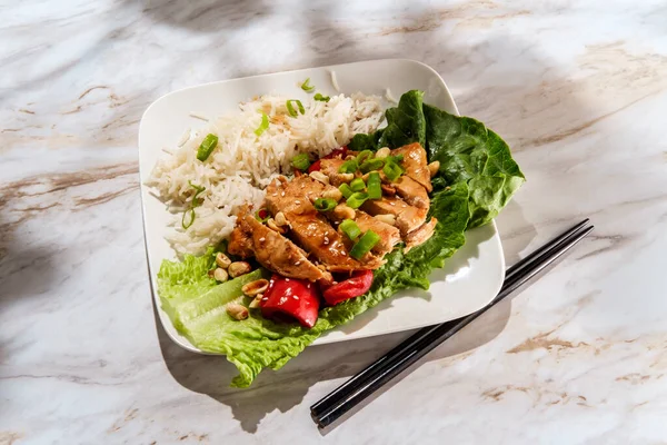 Poulet Japonais Teriyaki Laitue Envelopper Dîner Avec Des Arachides Riz — Photo