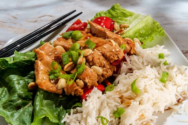 Poulet Japonais Teriyaki Laitue Envelopper Dîner Avec Des Arachides Riz — Photo