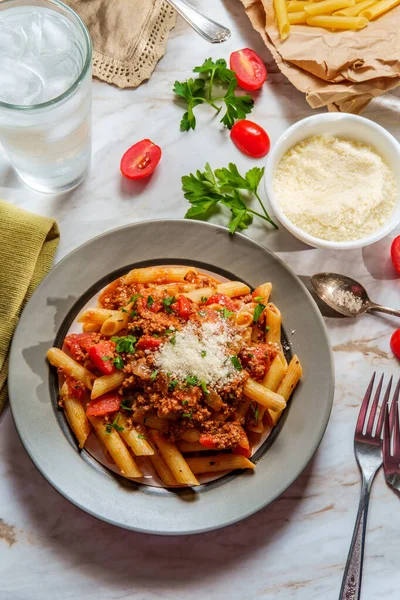 Auténtica Cena Italiana Penne Ragu Allá Bolognese — Foto de Stock