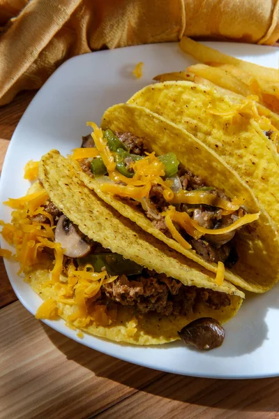 Fusão Mexicano Americana Philly Cheesesteak Tacos Com Cebolas Pimentas Cogumelos — Fotografia de Stock