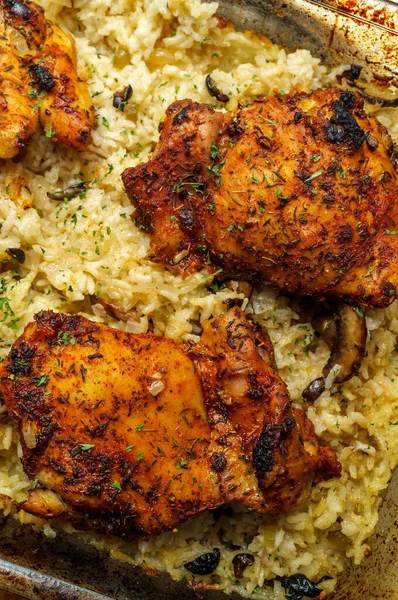 Ajo Italiano Sin Hueso Sin Piel Muslos Pollo Cazuela Arroz — Foto de Stock