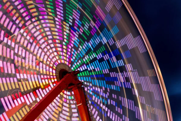 Estate Carnevale Ruota Panoramica Notte Con Luce Lasso Tempo Sfocatura — Foto Stock