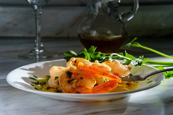 Portuguese Dinner Camarao Alho Oleo Garlic Shrimp Dramatic Sunlight — Stock Photo, Image