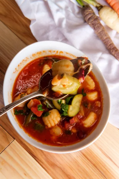 Hartelijke Italiaanse Minestrone Soep Met Gnocchi Groenten — Stockfoto