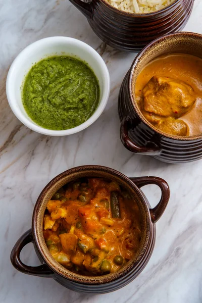 Indiano Vegetale Korma Curry Agnello Rogan Josh Con Chutney Cilantro — Foto Stock