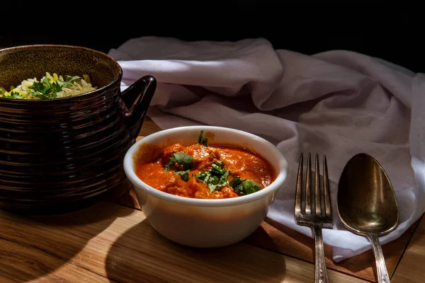 Cozinha Indiana Autêntica Frango Tikka Masala Com Guarnição Coentro — Fotografia de Stock