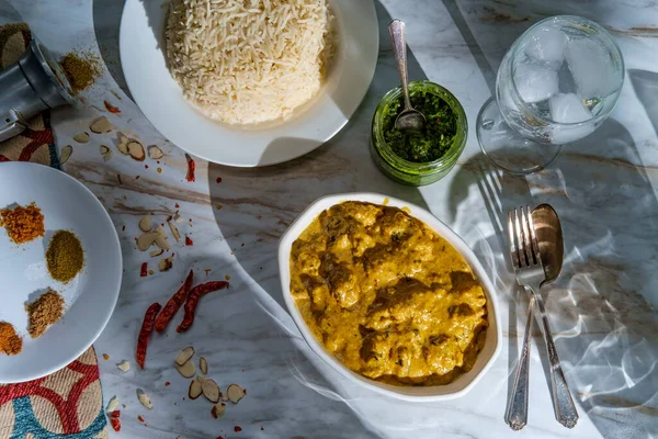 Authentic Indian Almond Chicken Korma Curry Dinner Basmati Rice Green — Stock Photo, Image