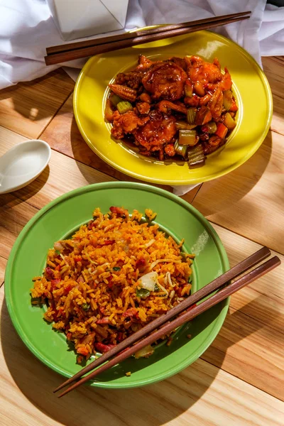 Comida Para Llevar Pollo Chino Kung Pao Camarones Con Cacahuetes — Foto de Stock