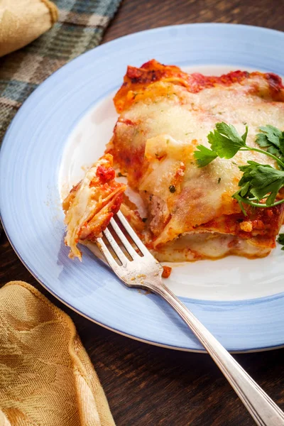 Home Made Italian Baked Cheese Lasagna Wooden Kitchen Table — Stock Photo, Image