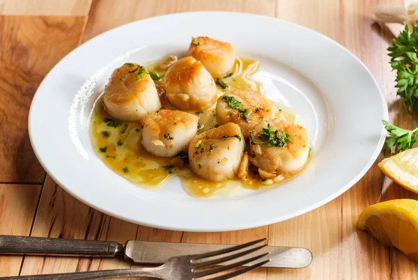 Seared Portuguese Scallops White White Wine Lemon Garlic Sauce — Stock Photo, Image