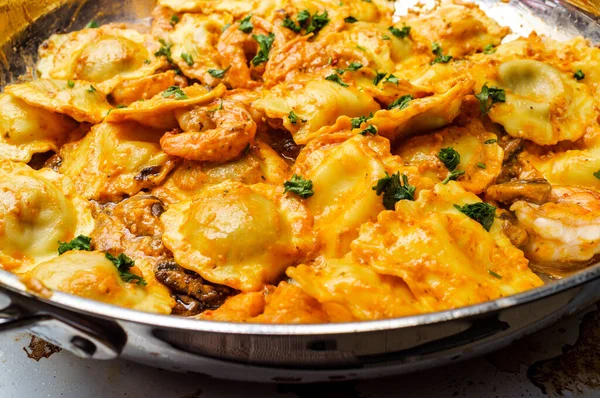 Italian Shrimp Mushrooms Ravioli Pink Creamy Vodka Sauce Cooking Stovetop — Stock Photo, Image