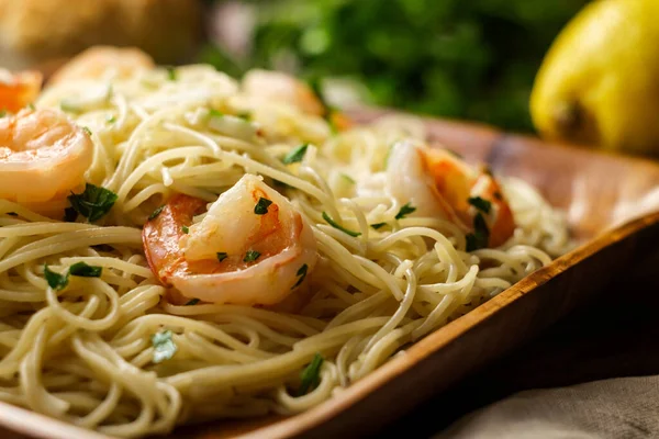 Shrimp Scampi Angel Hair Pasta Surrounded Cooking Ingredients — Stock Photo, Image