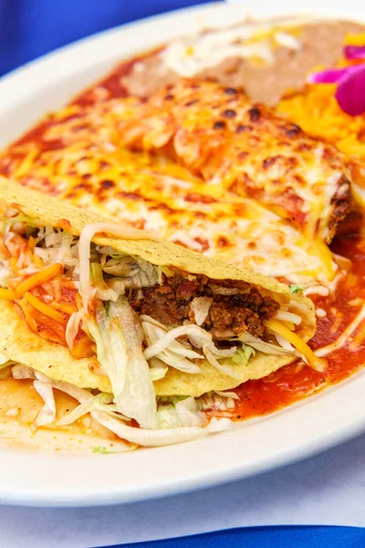 Autentica Cena Messicana Tamale Enchilada Taco Manzo Con Riso Fagioli — Foto Stock