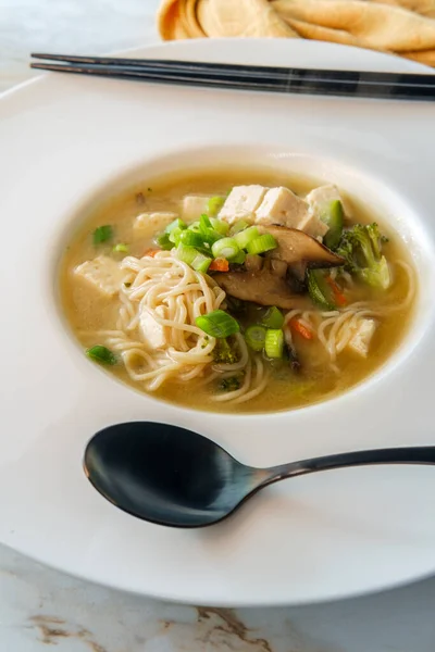 Bol Soupe Miso Japonaise Chargée Avec Nouilles Tofu Julienned Carottes — Photo