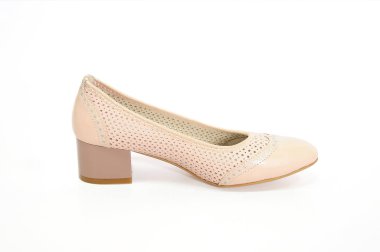 beyaz arkaplanda ayakkabılar