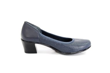 beyaz arkaplanda ayakkabılar