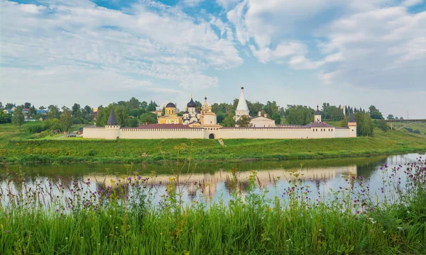 Monastero Della Santa Assunzione Sulle Rive Del Fiume Volga Nell — Foto Stock