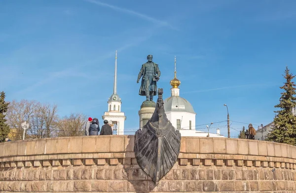 ロシア商人や旅人トヴェリに堤防のニキティン ニキーチンの記念碑 トヴェリ ロシア 2018 — ストック写真