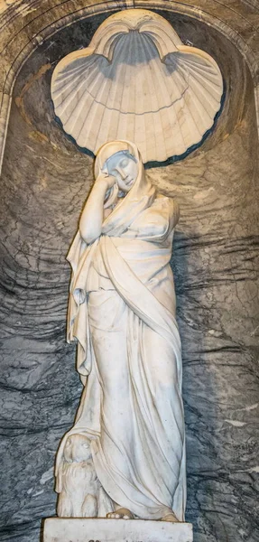 Escultura Uma Jovem Mulher Dormindo Mármore Branco Personificando Noite Século Imagens De Bancos De Imagens Sem Royalties