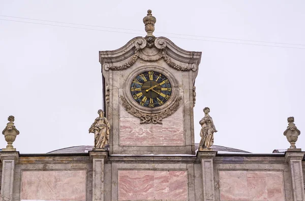 Architektur Des Jahrhunderts Uhrturm Mit Skulpturen — Stockfoto