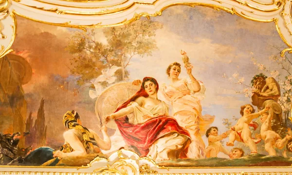 大理石宫殿天花板的绘画 圣彼得堡的博物馆 描绘了古希腊女神的命运摩尔 圣彼得堡 俄罗斯 2019年1月3日 图库图片