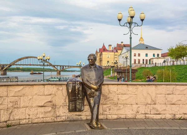 苏联诗人列夫 奥沙宁纪念碑 位于里宾斯克市堤岸上 俄罗斯 里宾斯克5 2019 — 图库照片