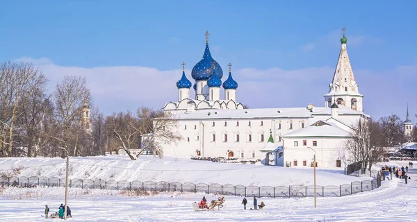 Goldring Russlands Blick Auf Den Susdal Kreml Einem Sonnigen Frostigen — Stockfoto