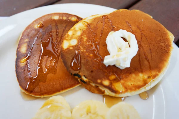 Delicious Beautiful Decorated Pancake Bacon Banana White Chocolate Golden Syrup — Stock Photo, Image