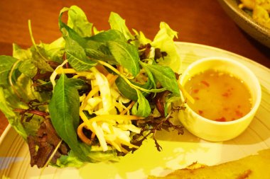 Lezzetli Asya mutfağının lezzetli tadı ve güzel dekorasyon ile 