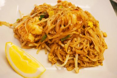 Lezzetli Asya mutfağının lezzetli tadı ve güzel dekorasyon ile 