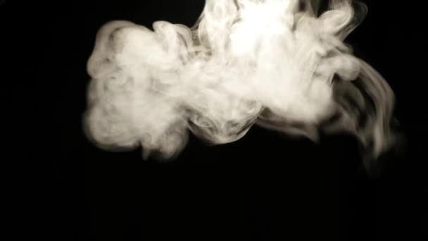 Humo de vapor blanco fondo negro — Vídeos de Stock