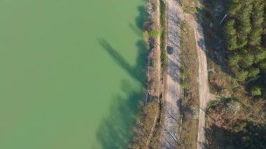 yol üzerinde kamera span ve yaz yatlar için Marina. Abrau Gölü.